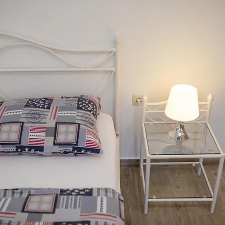 Makaus Guest house 3*