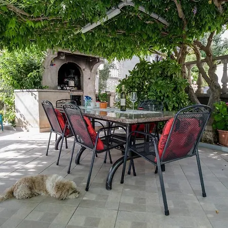 Makaus 3* Supetarska Draga