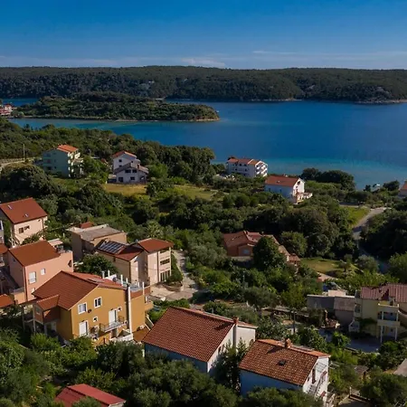 Makaus Pensión Supetarska Draga