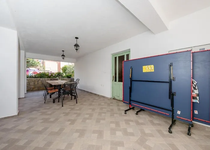 Makaus Pensión Supetarska Draga