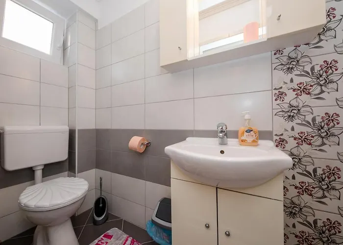 Makaus 3* Supetarska Draga