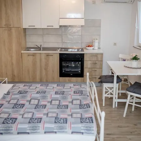 Guest house Makaus