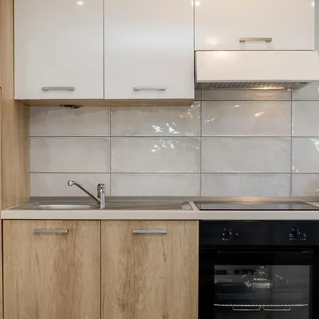 Makaus 3* Supetarska Draga