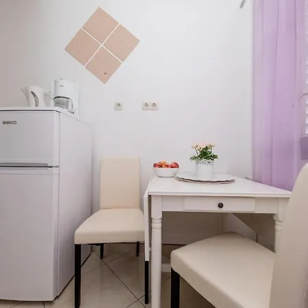 Makaus Guest house