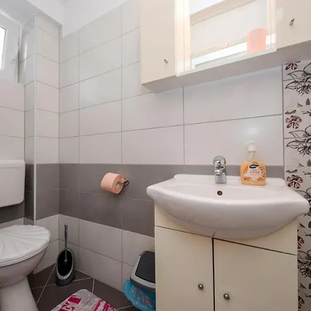 Makaus 3* Supetarska Draga