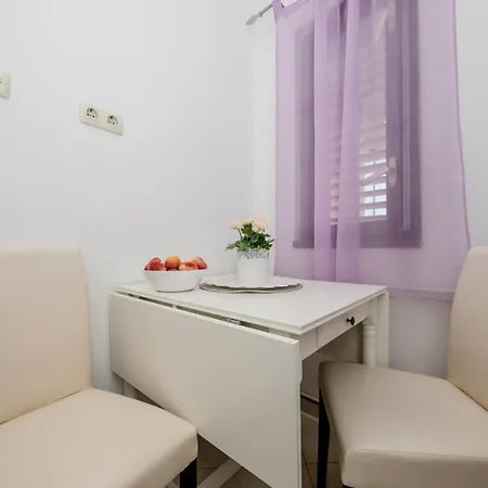 Guest house Makaus