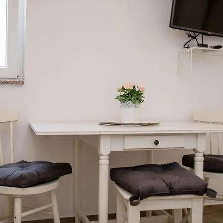 Guest house Makaus 3*