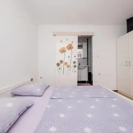 Guest house Makaus