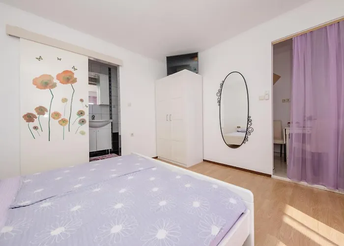 Makaus 3* Supetarska Draga